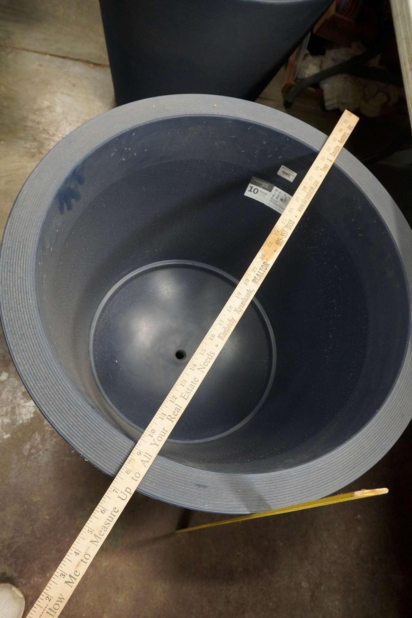 26" Madison Midnight Planter (Using Yardsticks To Measure)