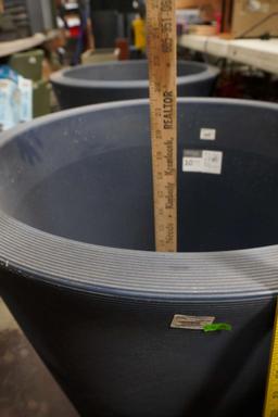 26" Madison Midnight Planter (Using Yardsticks To Measure)