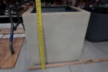 Farnley Ivory 18" Planter