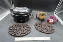 Crock Pot Double Dipper, Trivets & Mugs