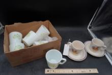 Set Of 6 Pyrex Mugs & 2 Chicken Cup W/ Saucers