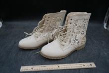 Beige Lace Boots (Size 6)