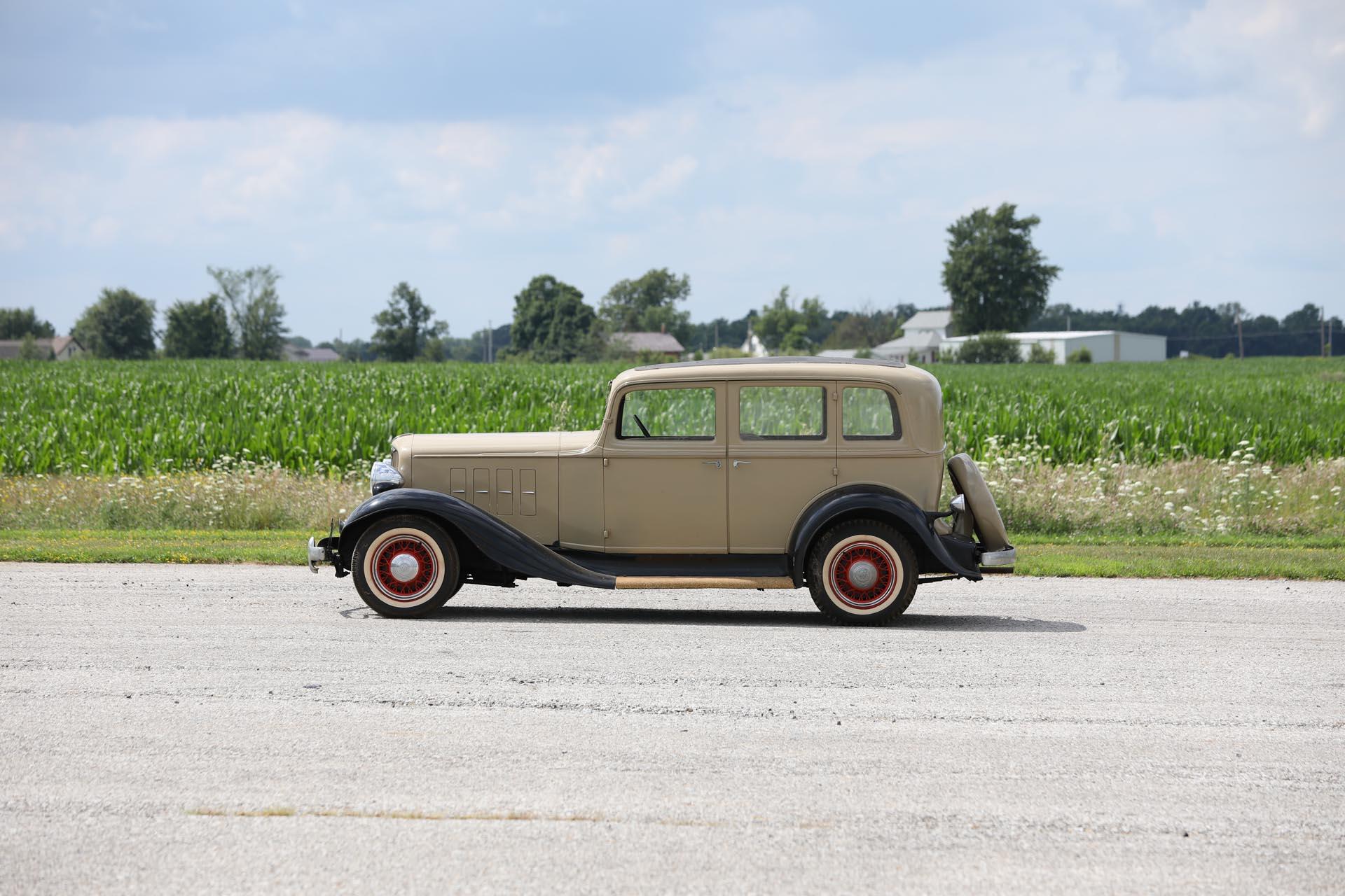 1933 Reo Flying Cloud Sedan