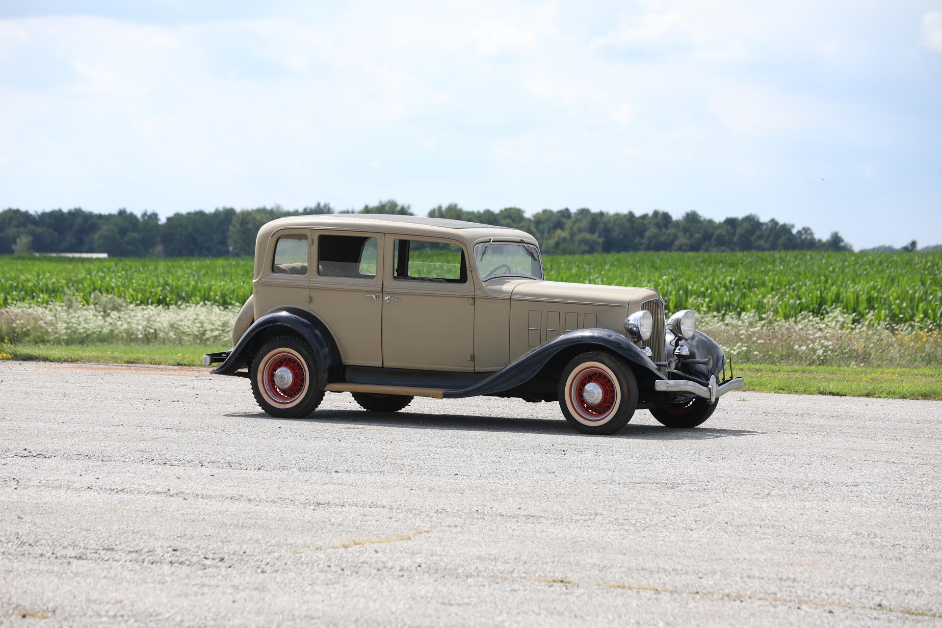 1933 Reo Flying Cloud Sedan