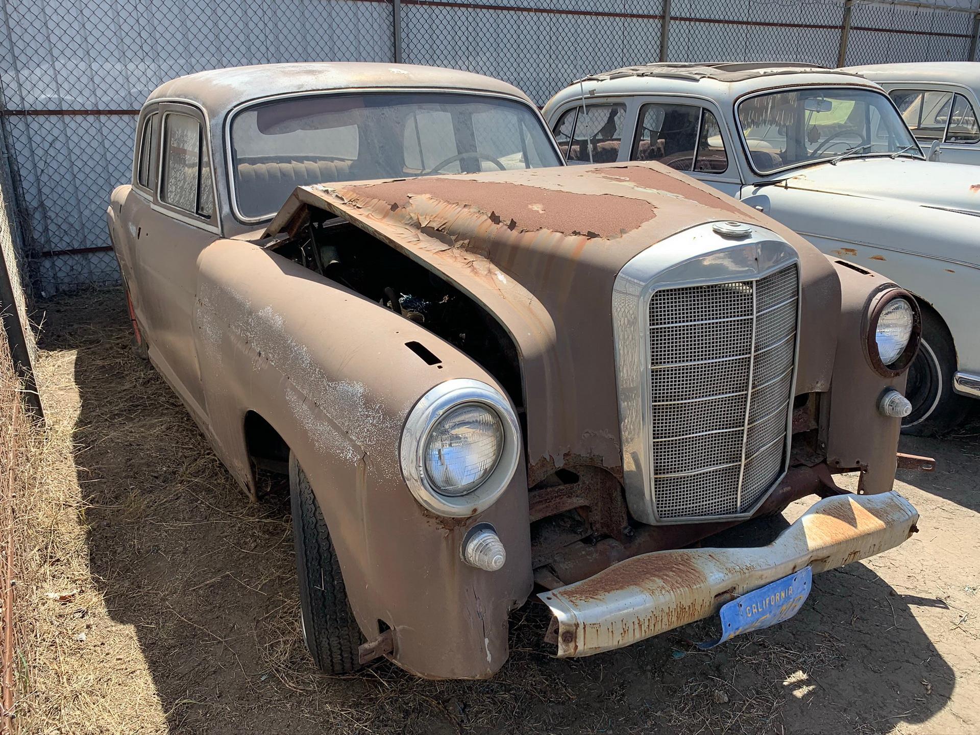 1958 Mercedes-Benz 220S Ponton Sedan