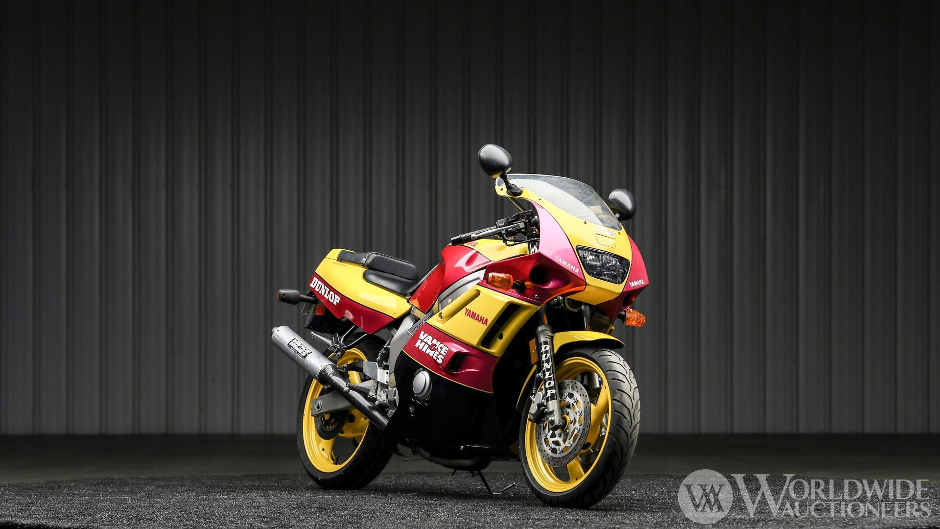 1992 Yamaha FZR600 Vance and Hines Replica