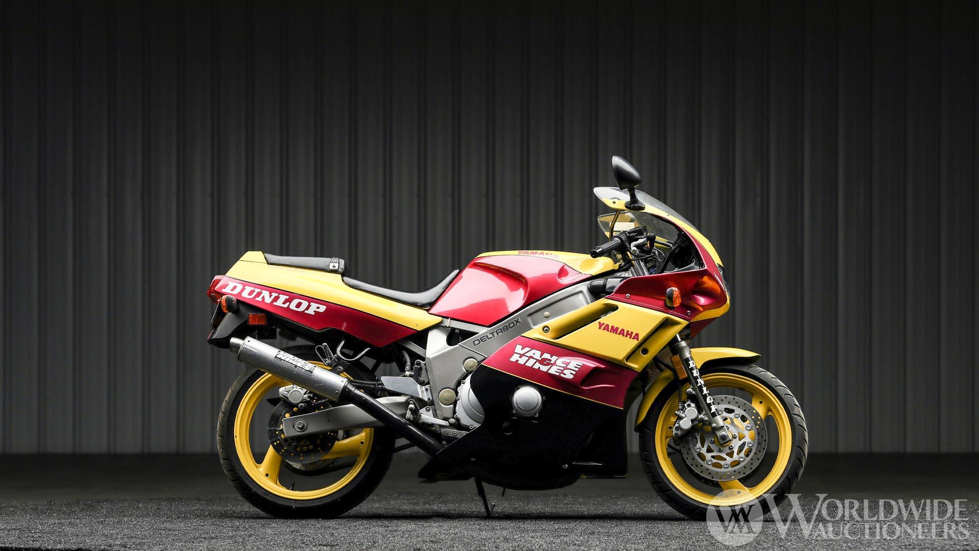1992 Yamaha FZR600 Vance and Hines Replica