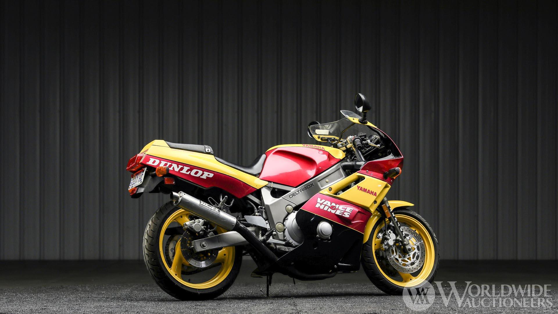 1992 Yamaha FZR600 Vance and Hines Replica