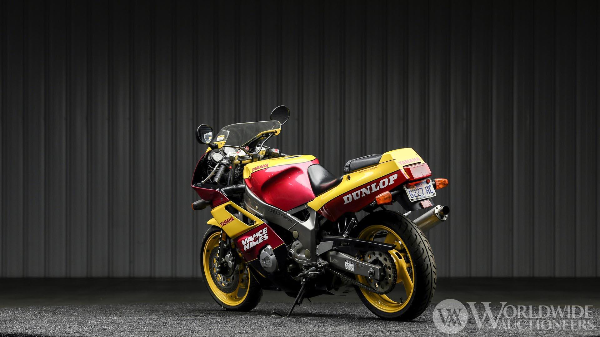 1992 Yamaha FZR600 Vance and Hines Replica