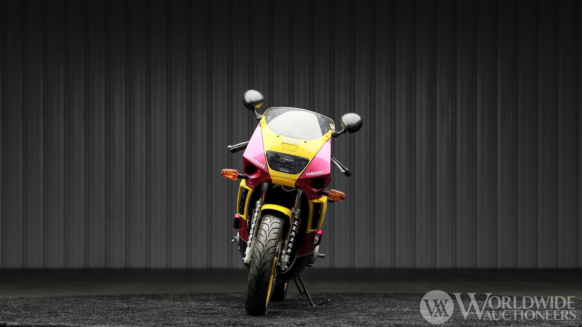 1992 Yamaha FZR600 Vance and Hines Replica