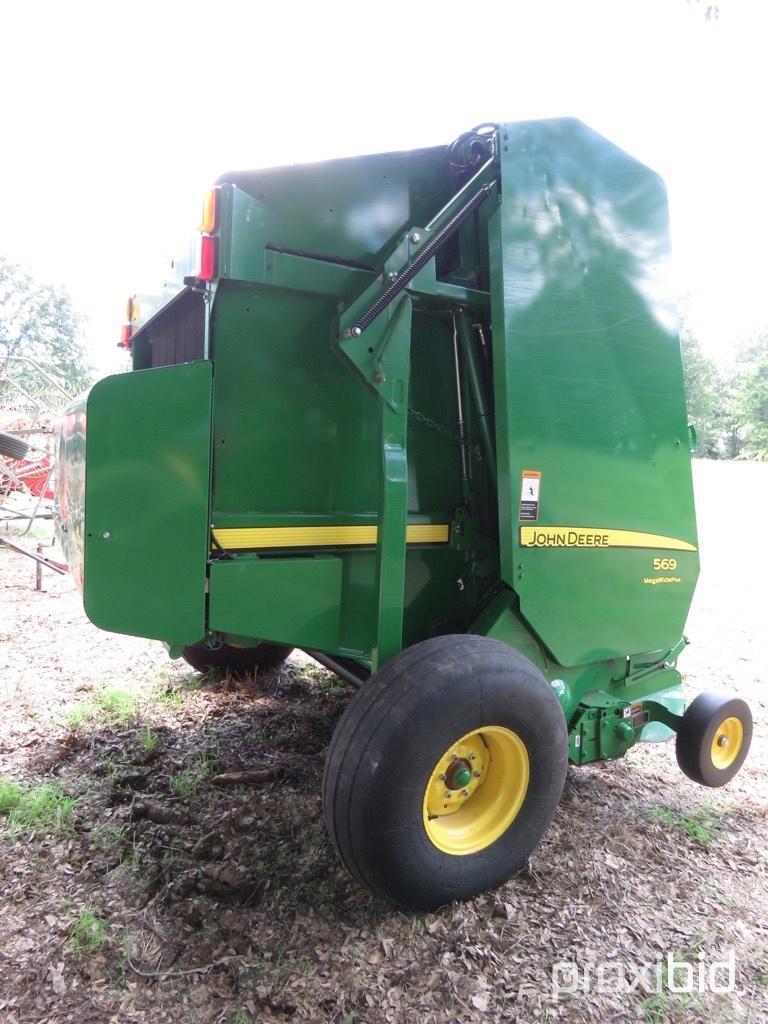 John Deere 569 Baler