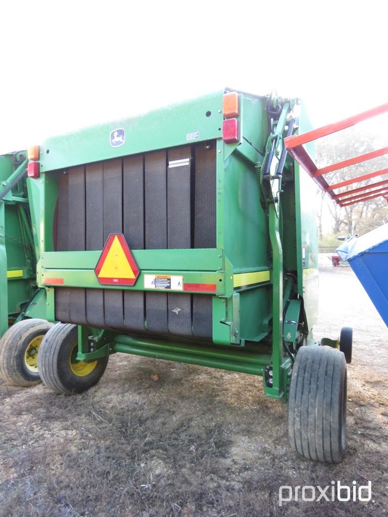 John Deere 568 round baler, twine tie