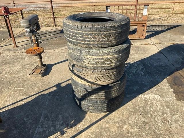 (5) 255/70R17 Tires Toyo Open Country