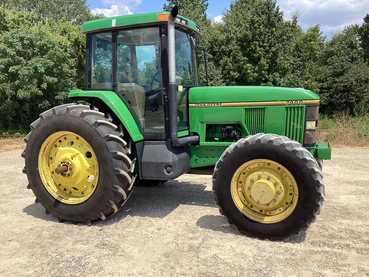 John Deere 7400 Tractor MFWD