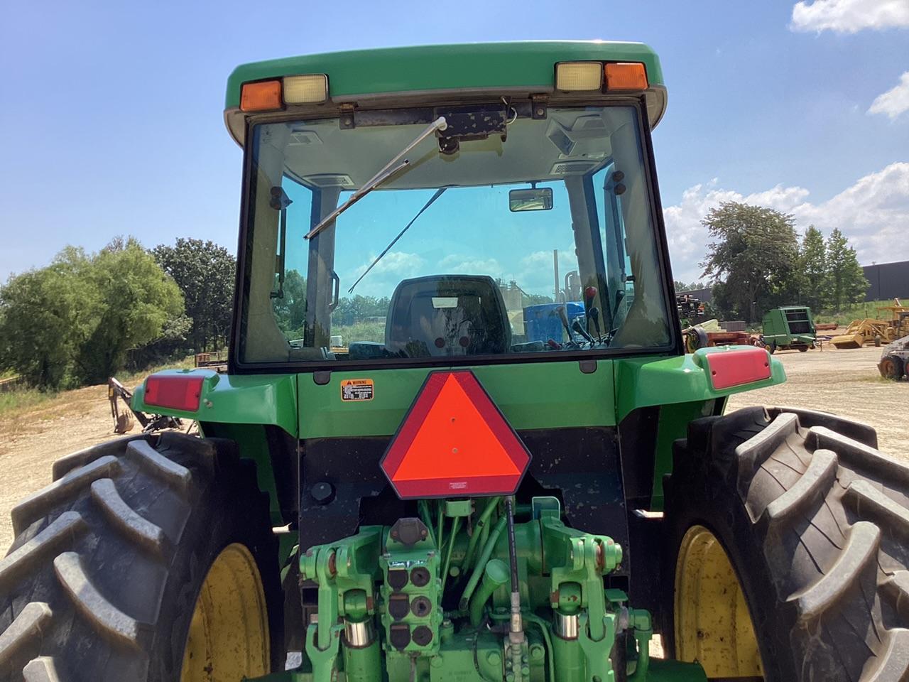 John Deere 7400 Tractor MFWD