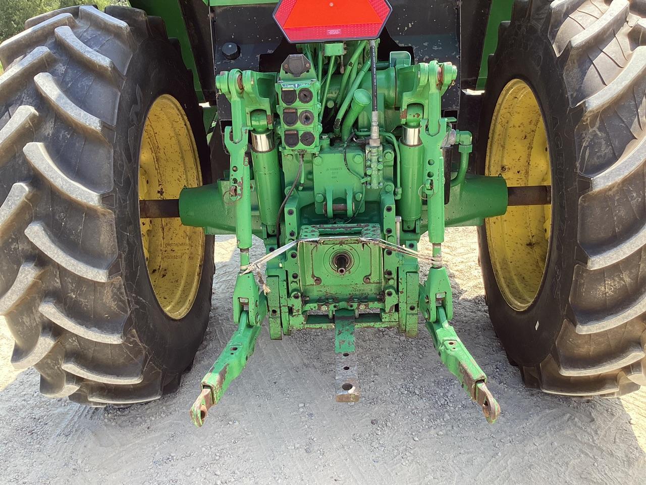 John Deere 7400 Tractor MFWD
