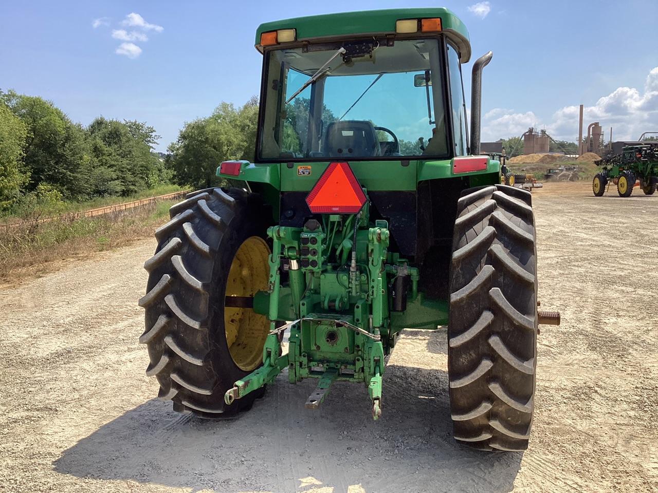 John Deere 7400 Tractor MFWD