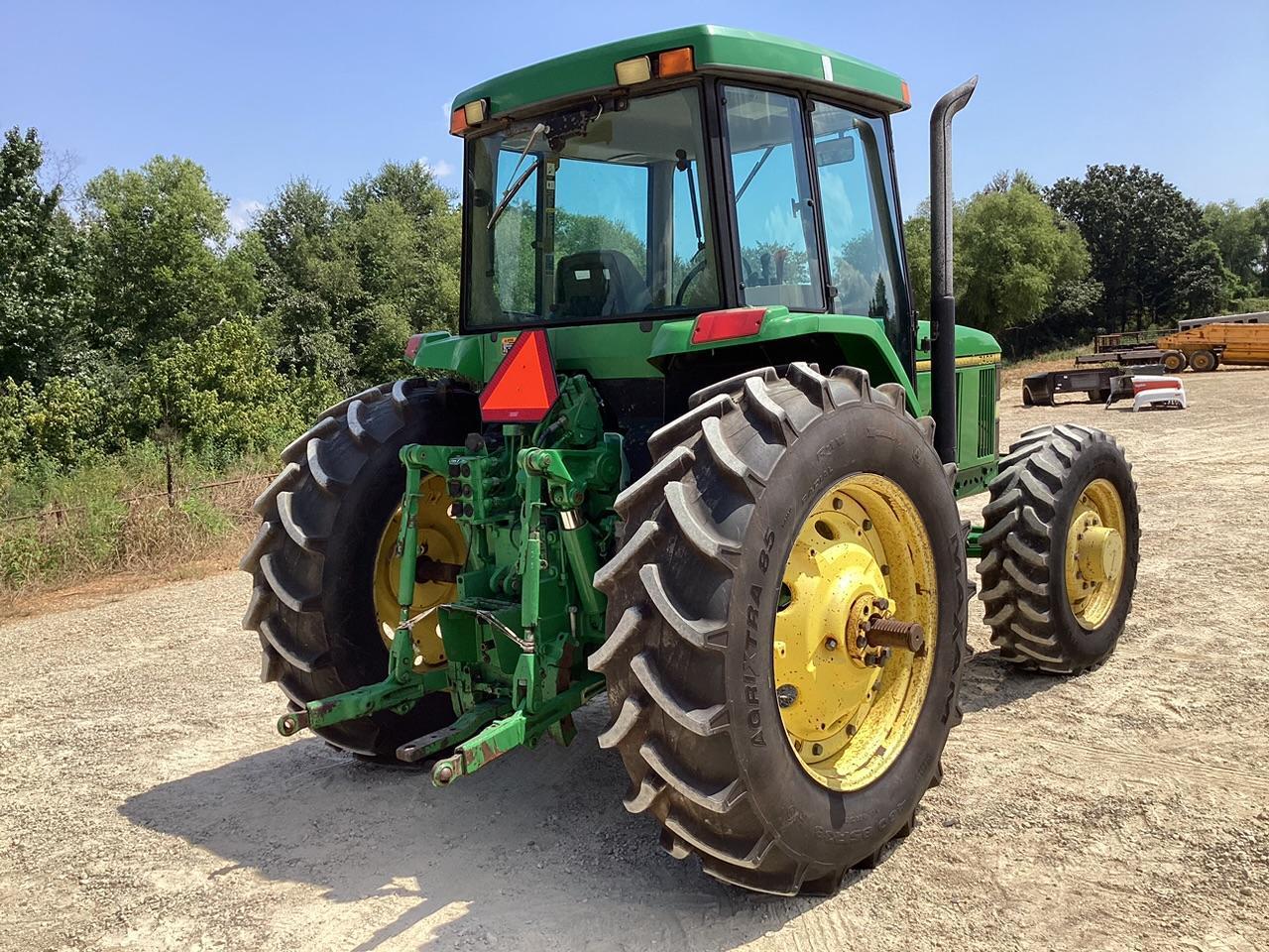 John Deere 7400 Tractor MFWD