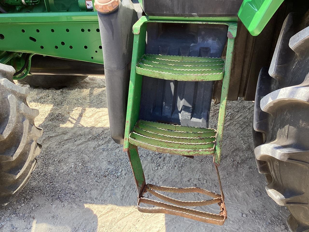 John Deere 7400 Tractor MFWD