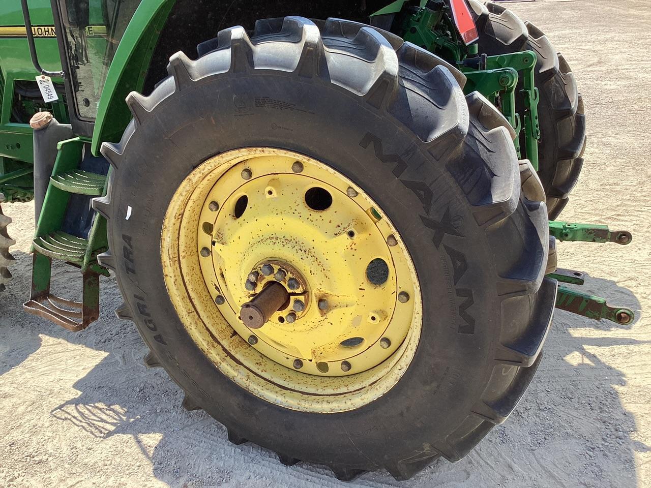 John Deere 7400 Tractor MFWD
