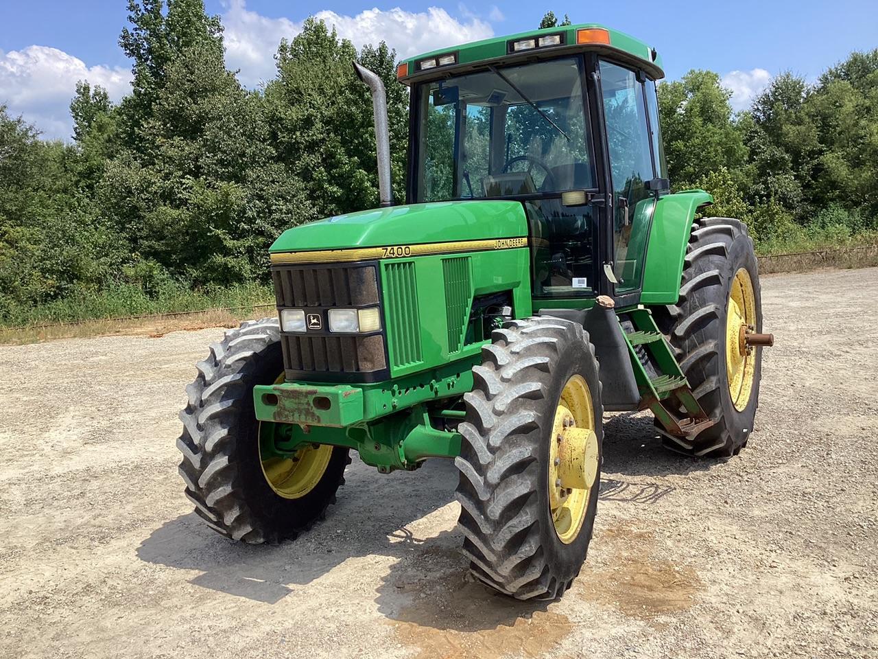 John Deere 7400 Tractor MFWD