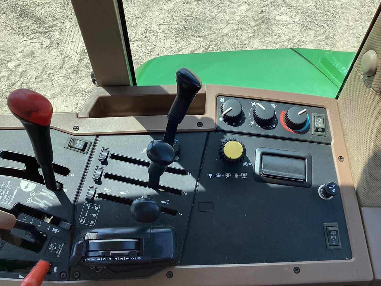 John Deere 7400 Tractor MFWD