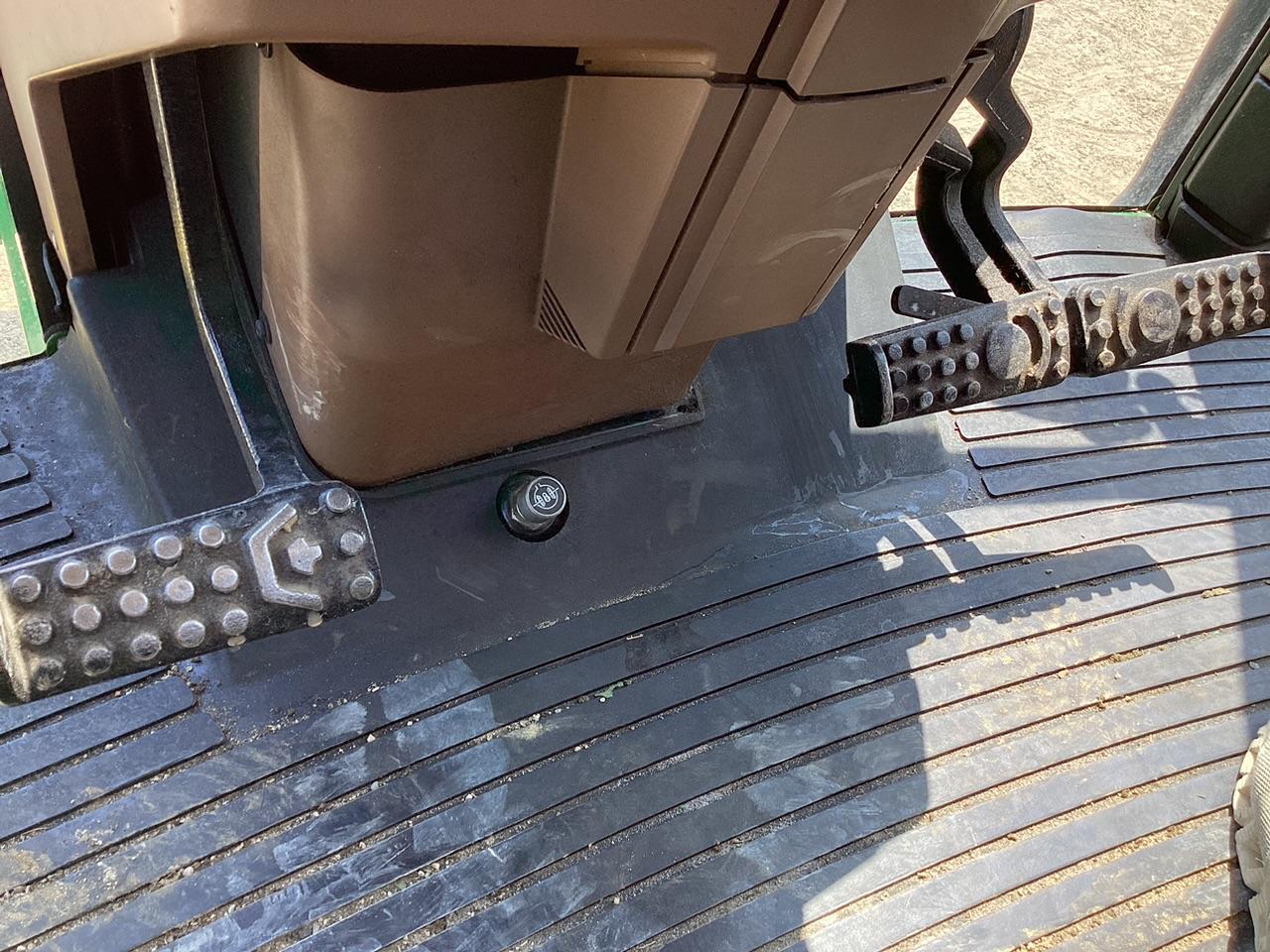 John Deere 7400 Tractor MFWD