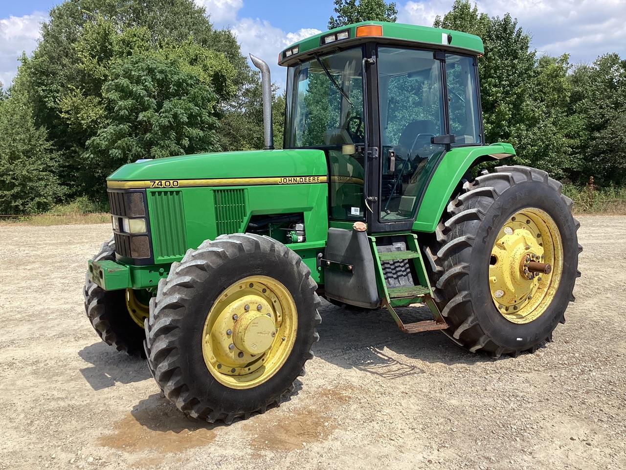 John Deere 7400 Tractor MFWD