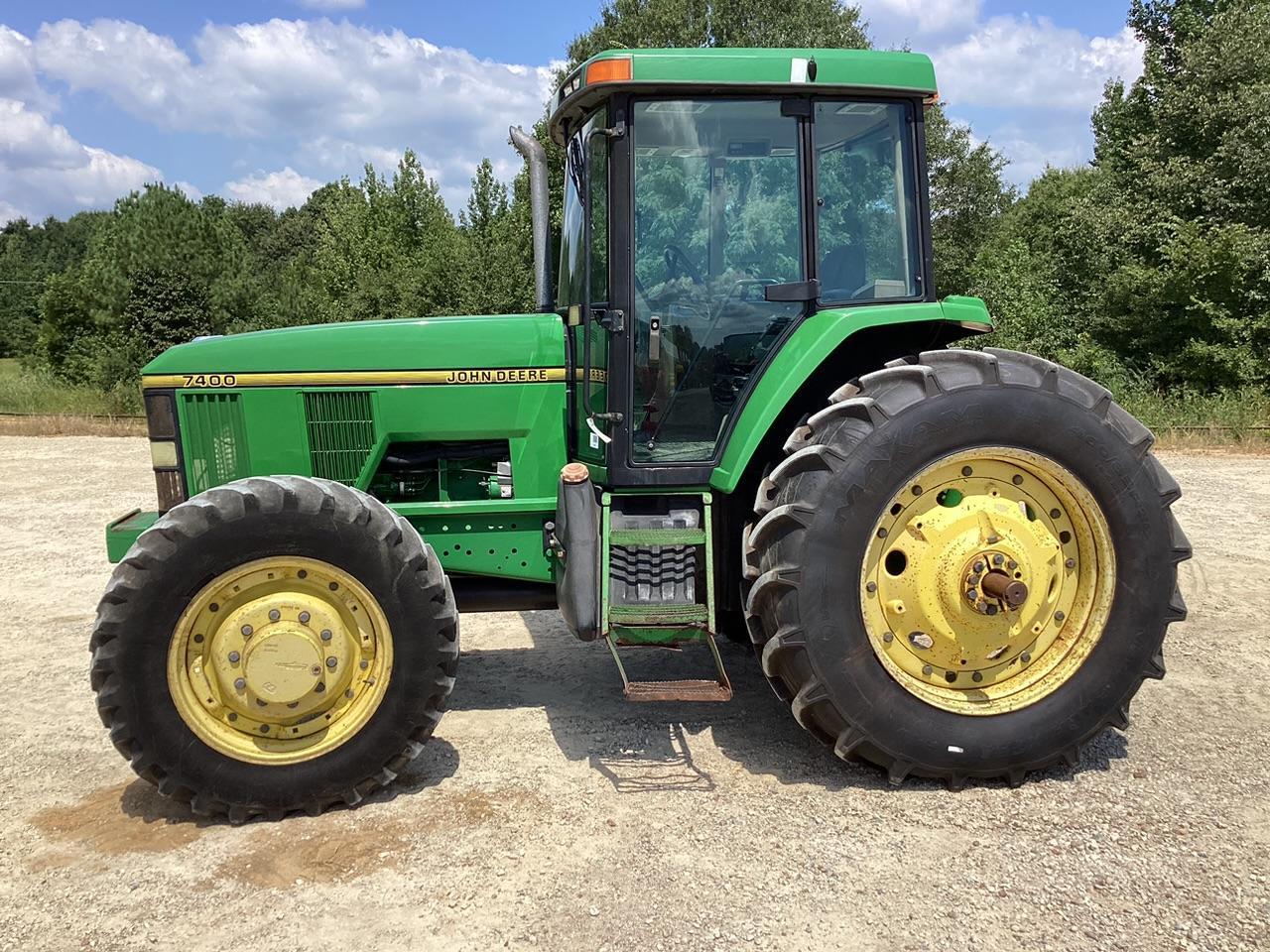 John Deere 7400 Tractor MFWD