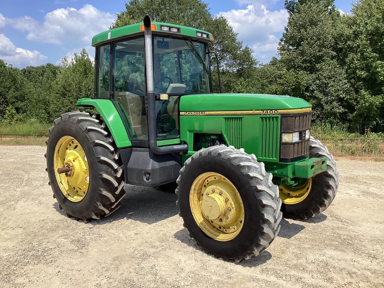 John Deere 7400 Tractor MFWD