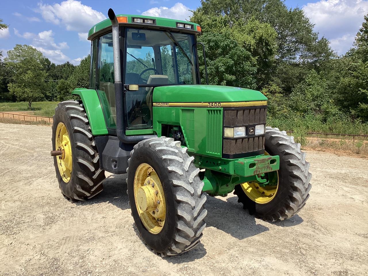 John Deere 7400 Tractor MFWD
