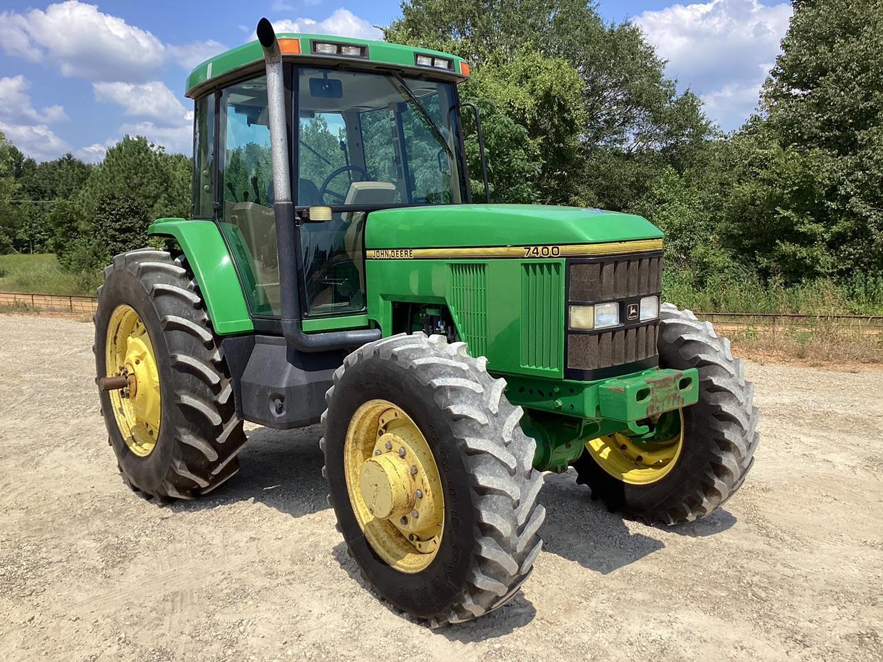 John Deere 7400 Tractor MFWD