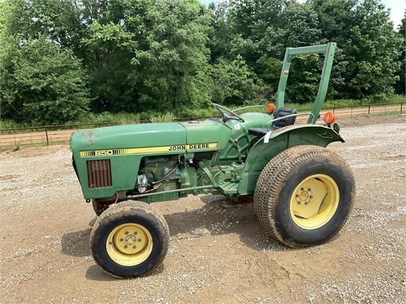 John Deere 850 Tractor 2WD