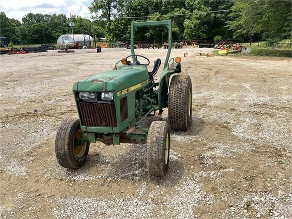 John Deere 850 Tractor 2WD