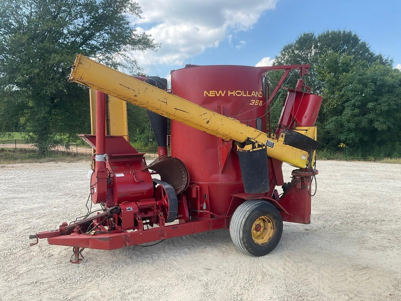 New Holland 358 Grinder Mixer