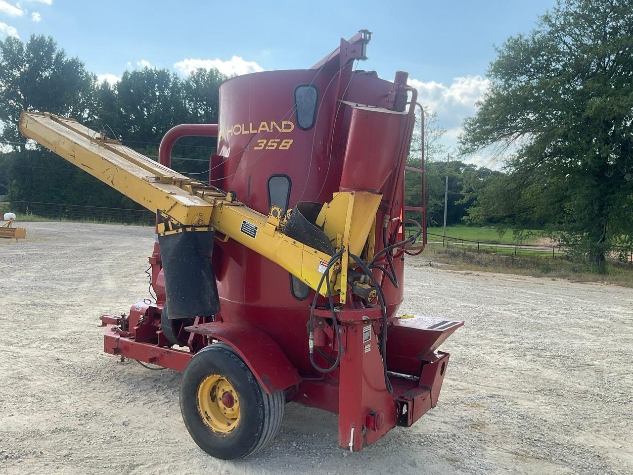 New Holland 358 Grinder Mixer