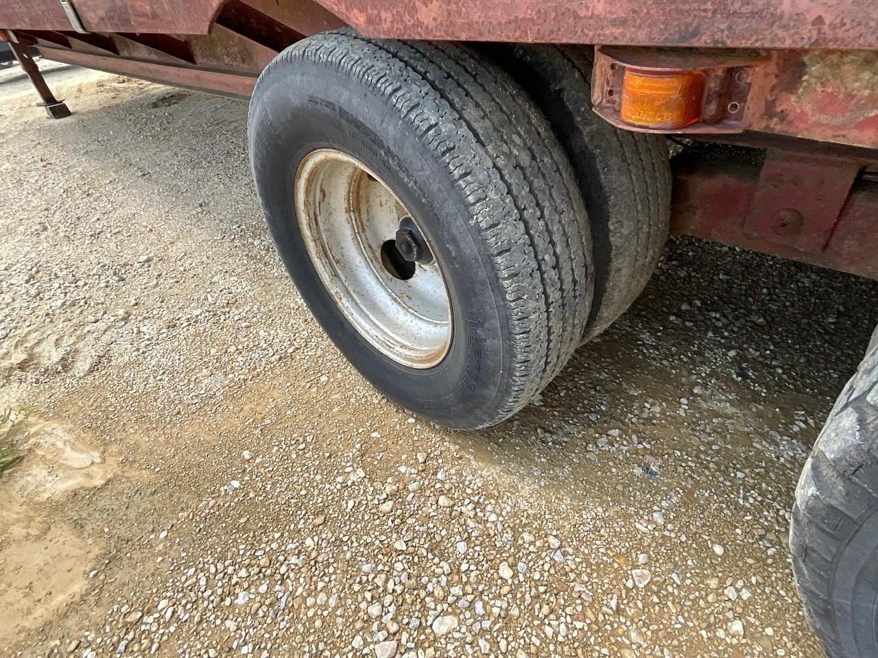 1985 Longneck Gooseneck Trailer