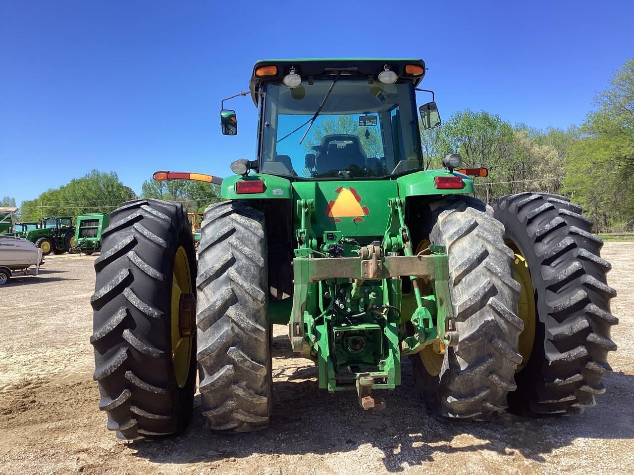 John Deere 8330 Tractor MFWD