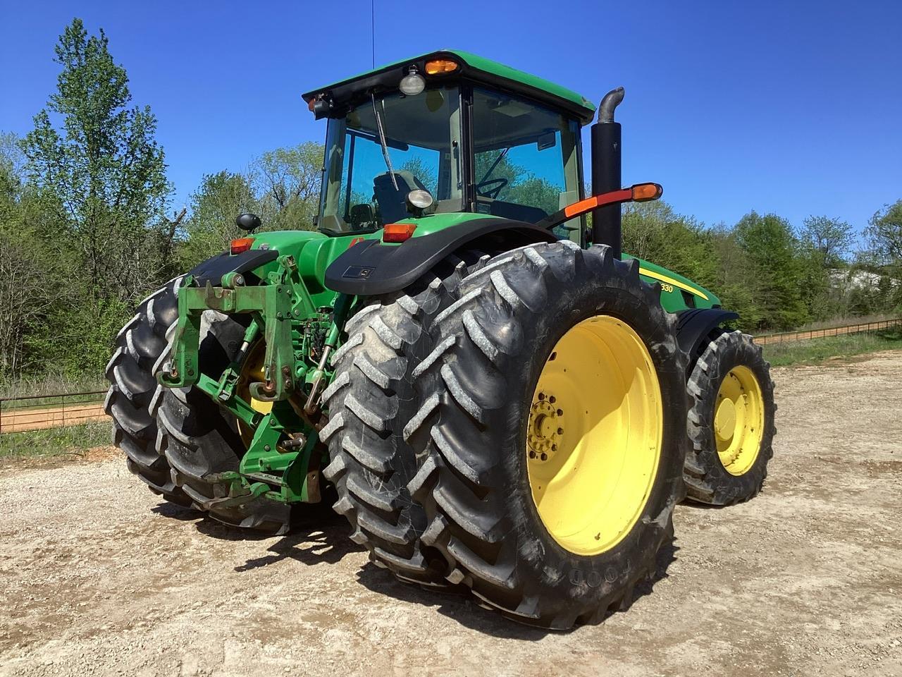 John Deere 8330 Tractor MFWD