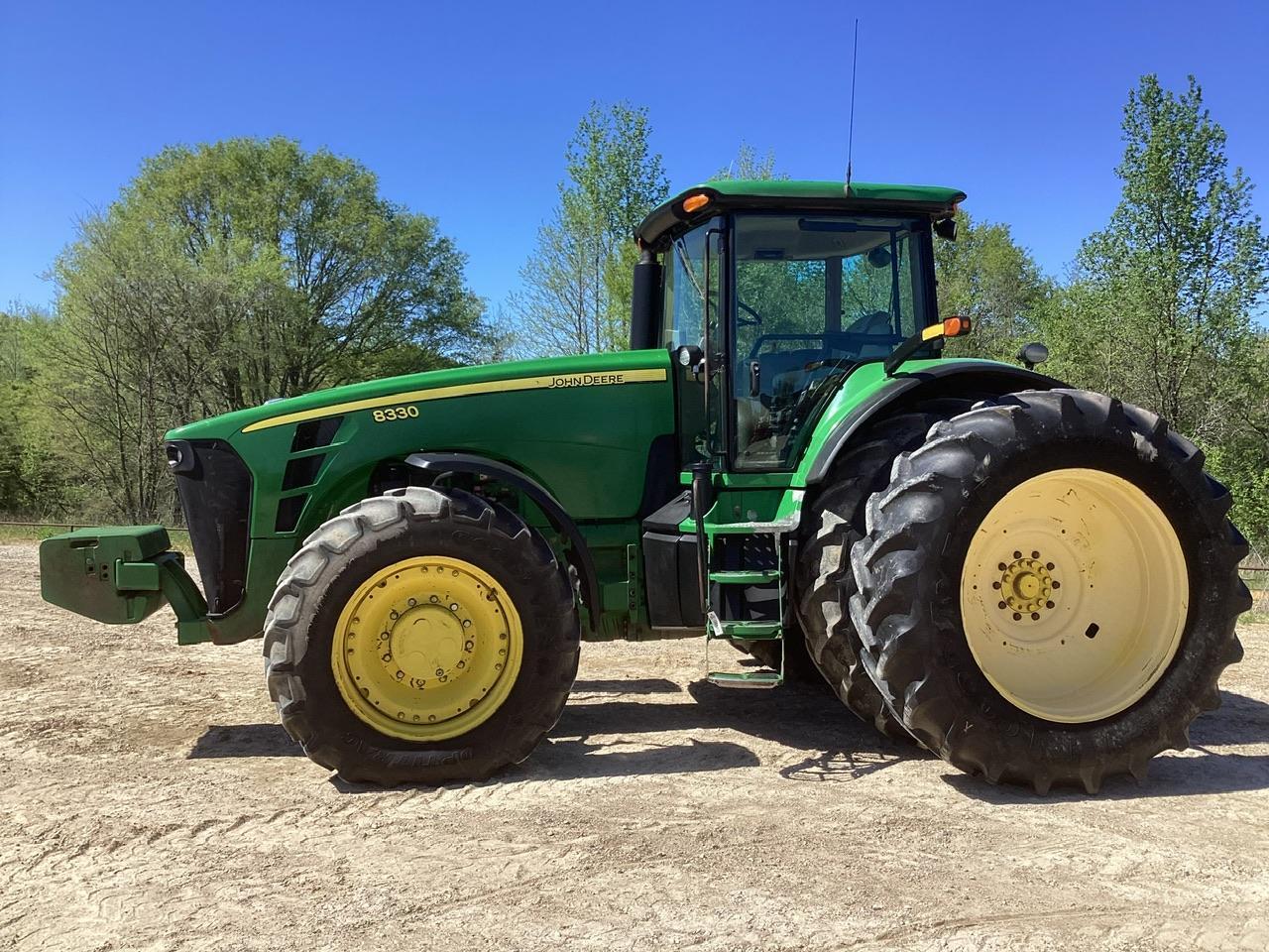 John Deere 8330 Tractor MFWD