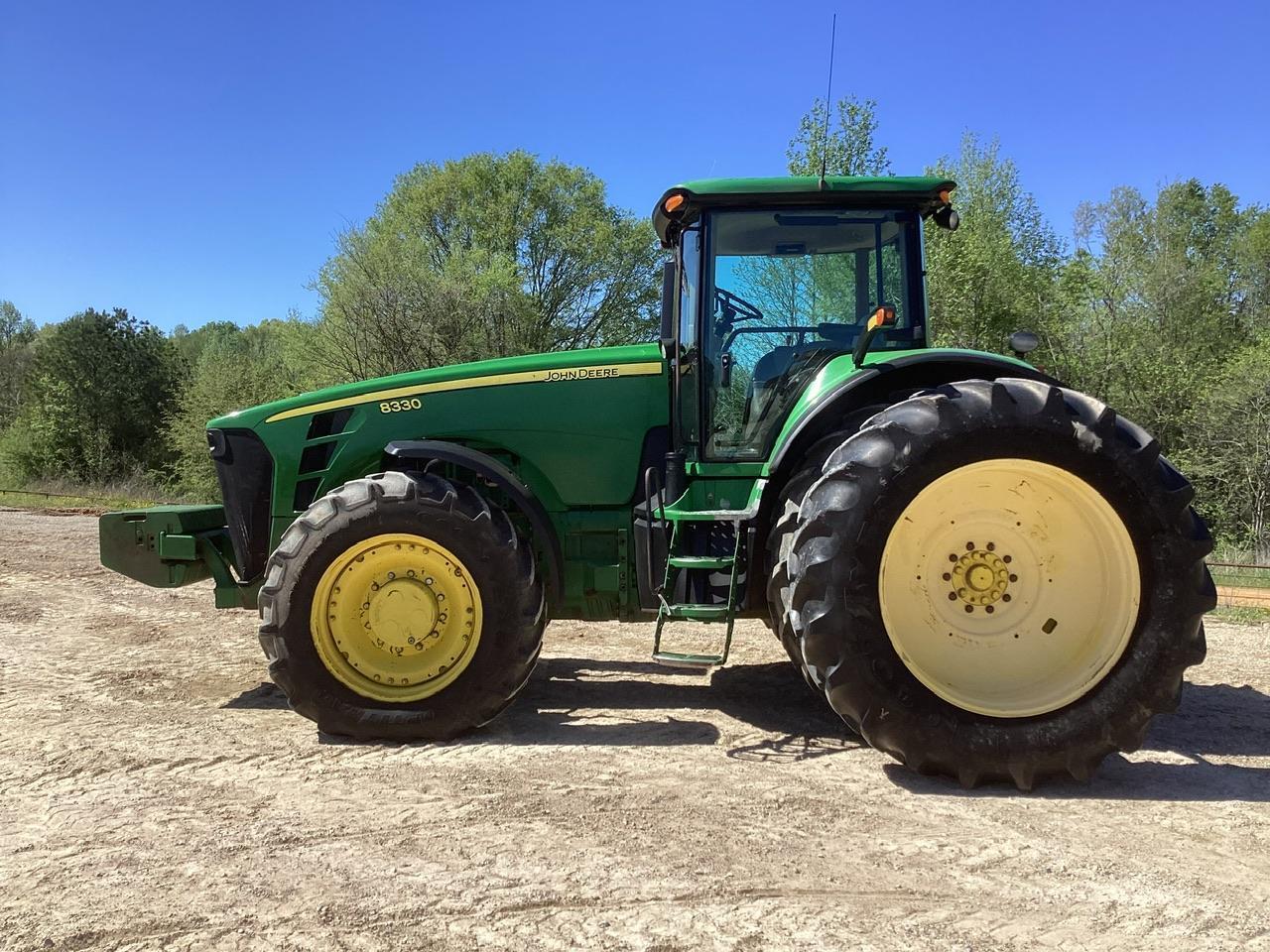 John Deere 8330 Tractor MFWD