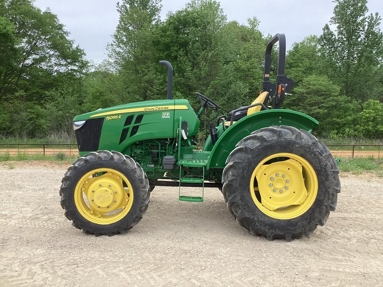 2021 John Deere 5055E Tractor MFWD Loader Ready