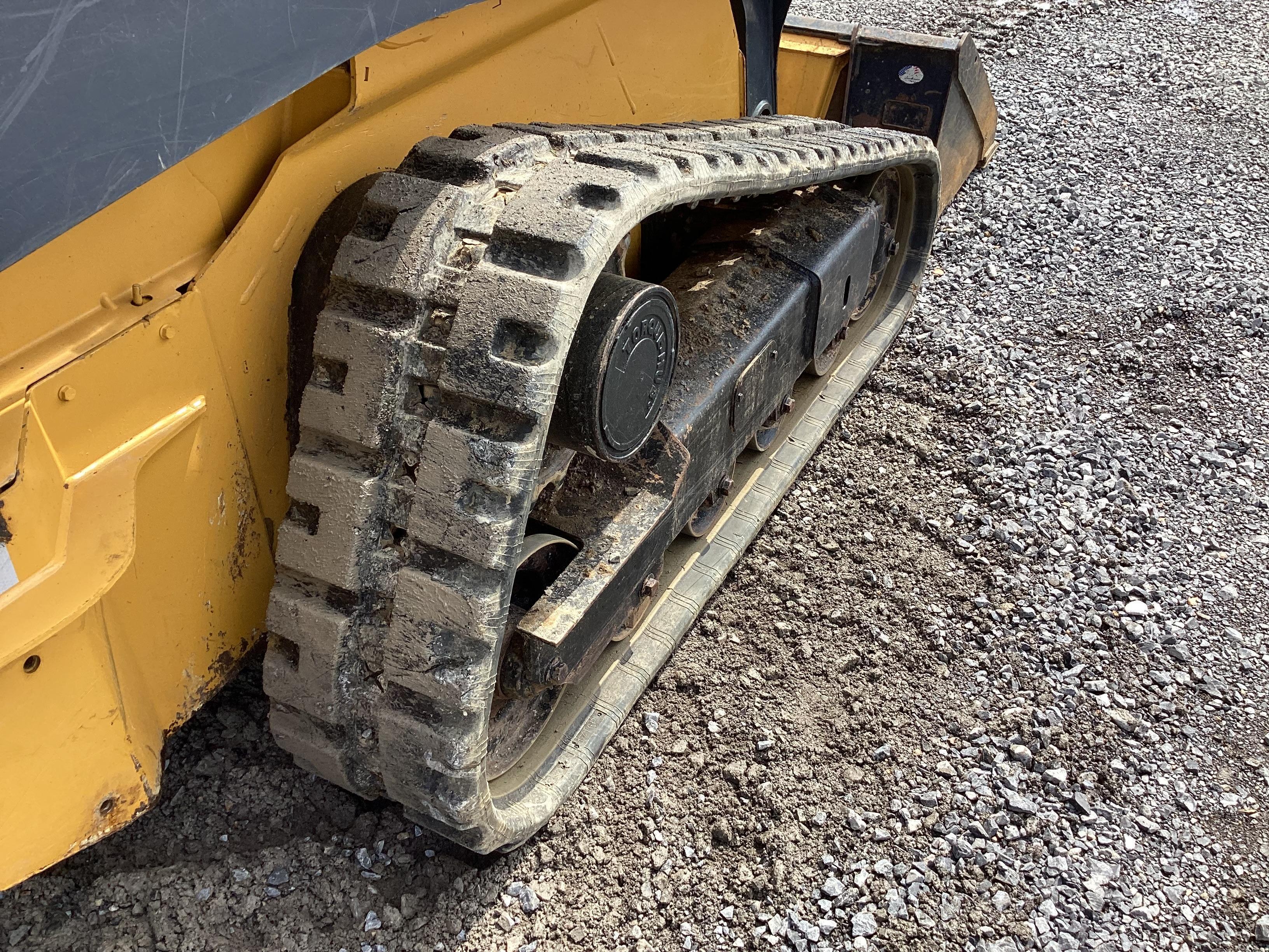 2015 Deere 319E Skid Steer