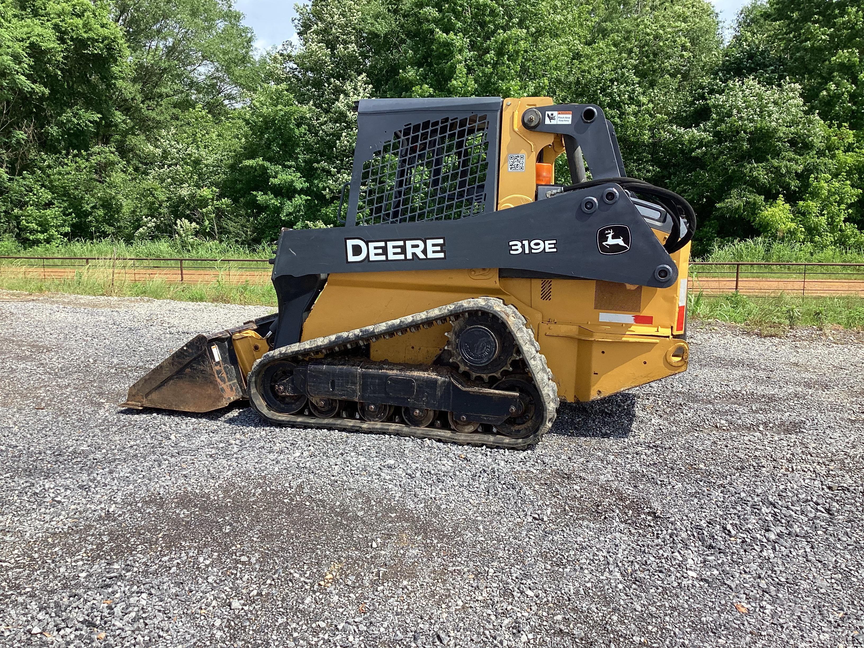 2015 Deere 319E Skid Steer