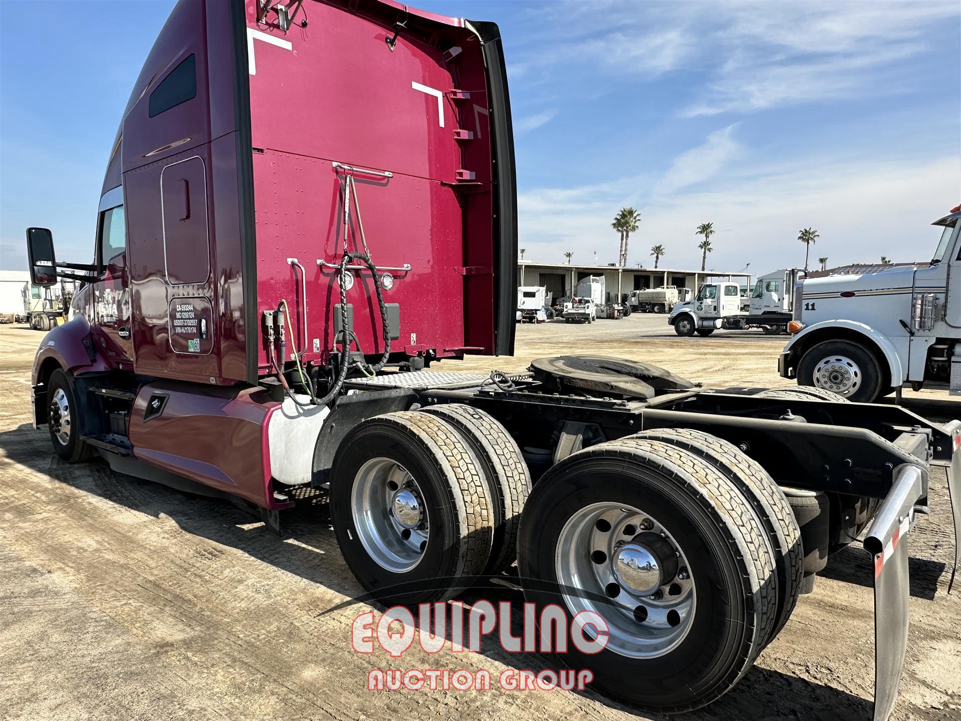 2017 KENWORTH T680 TANDEM AXLE SLEEPER