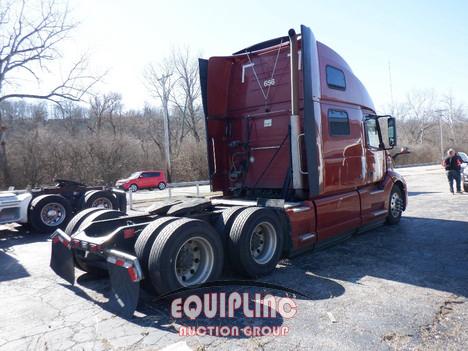 2019 VOLVO VNL860 TANDEM AXLE SLEEPER TRUCK