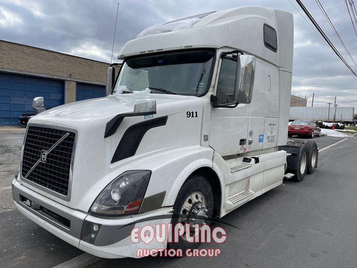 2016 VOLVO VNL670 TANDEM AXLE SLEEPER