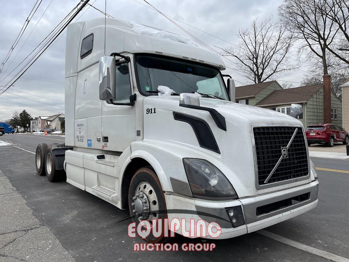 2016 VOLVO VNL670 TANDEM AXLE SLEEPER