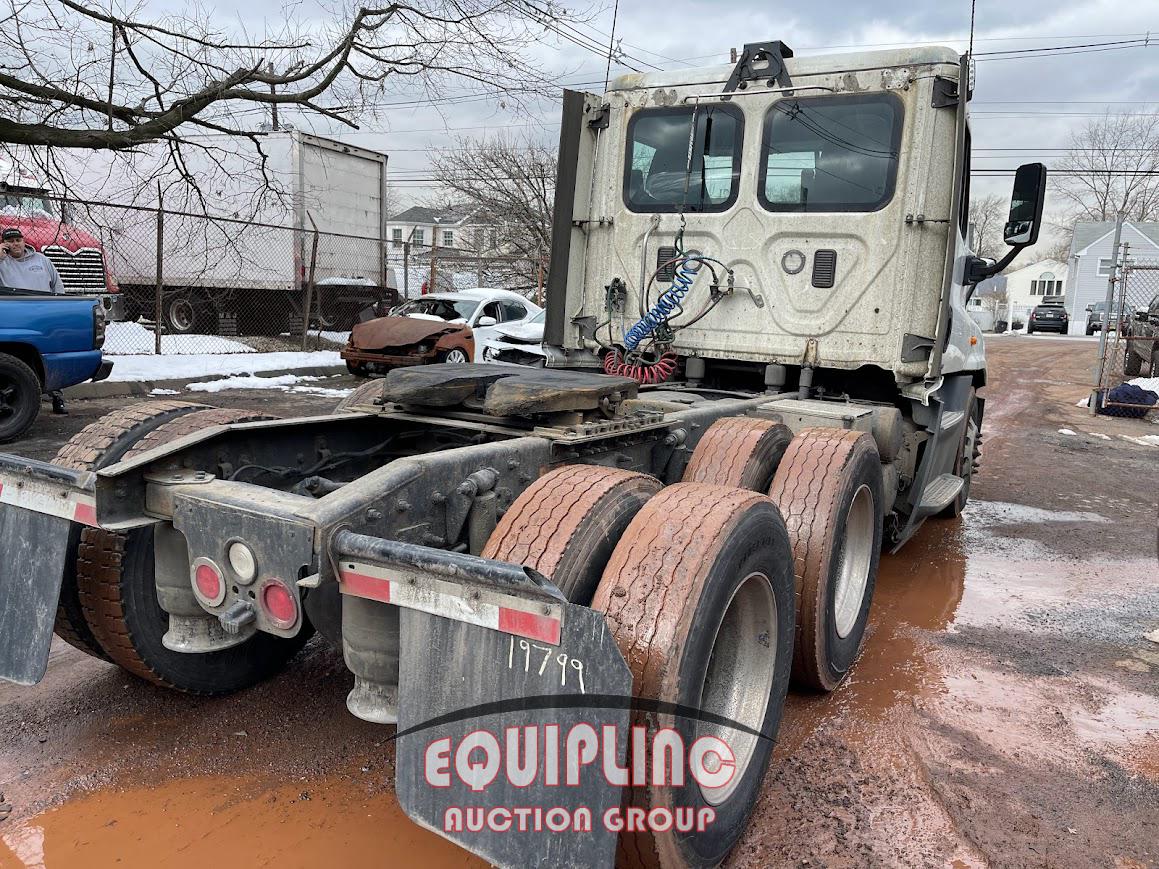 2016 FREIGHTLINER CASCADIA TANDEM AXLE DAY CAB