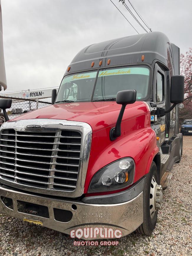 2016 FREIGHTLINER CASCADIA SLEEPER